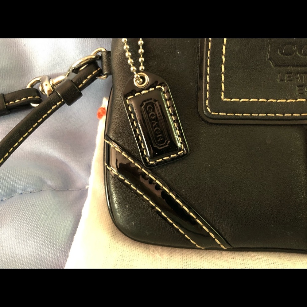 COACH wristlet in black, patent leather trim - Picture 4 of 10